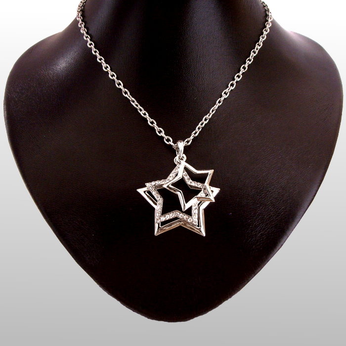 Fashion necklace with star pendant